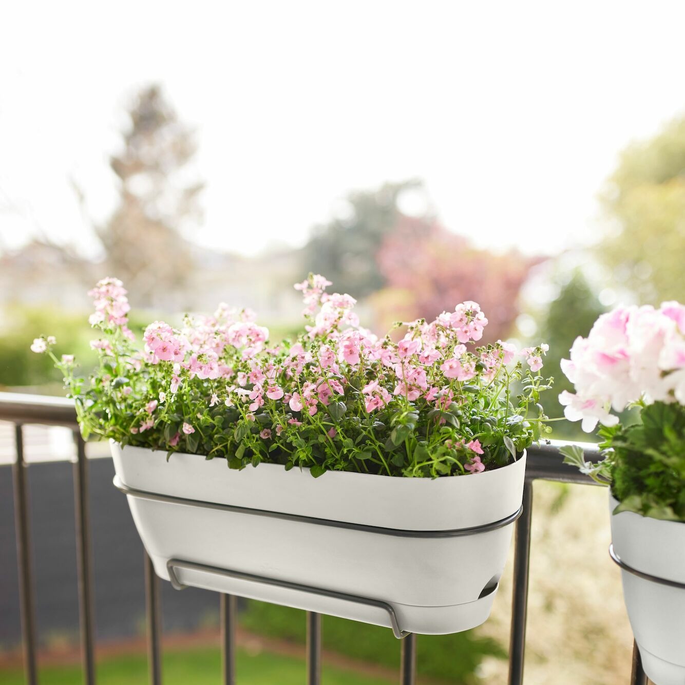 Bakker Vibia Campana jardinière blanc mat 50cm plastique balcon