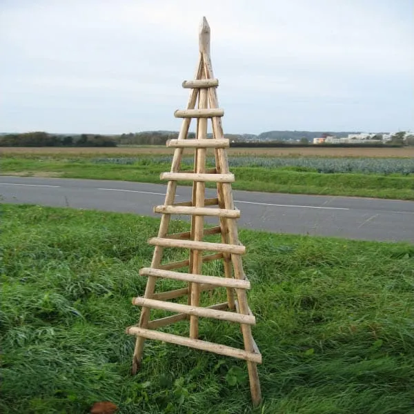 Ets Leneindre Décorations Pyramide écorcée tuteur 1,50 m châtaignier