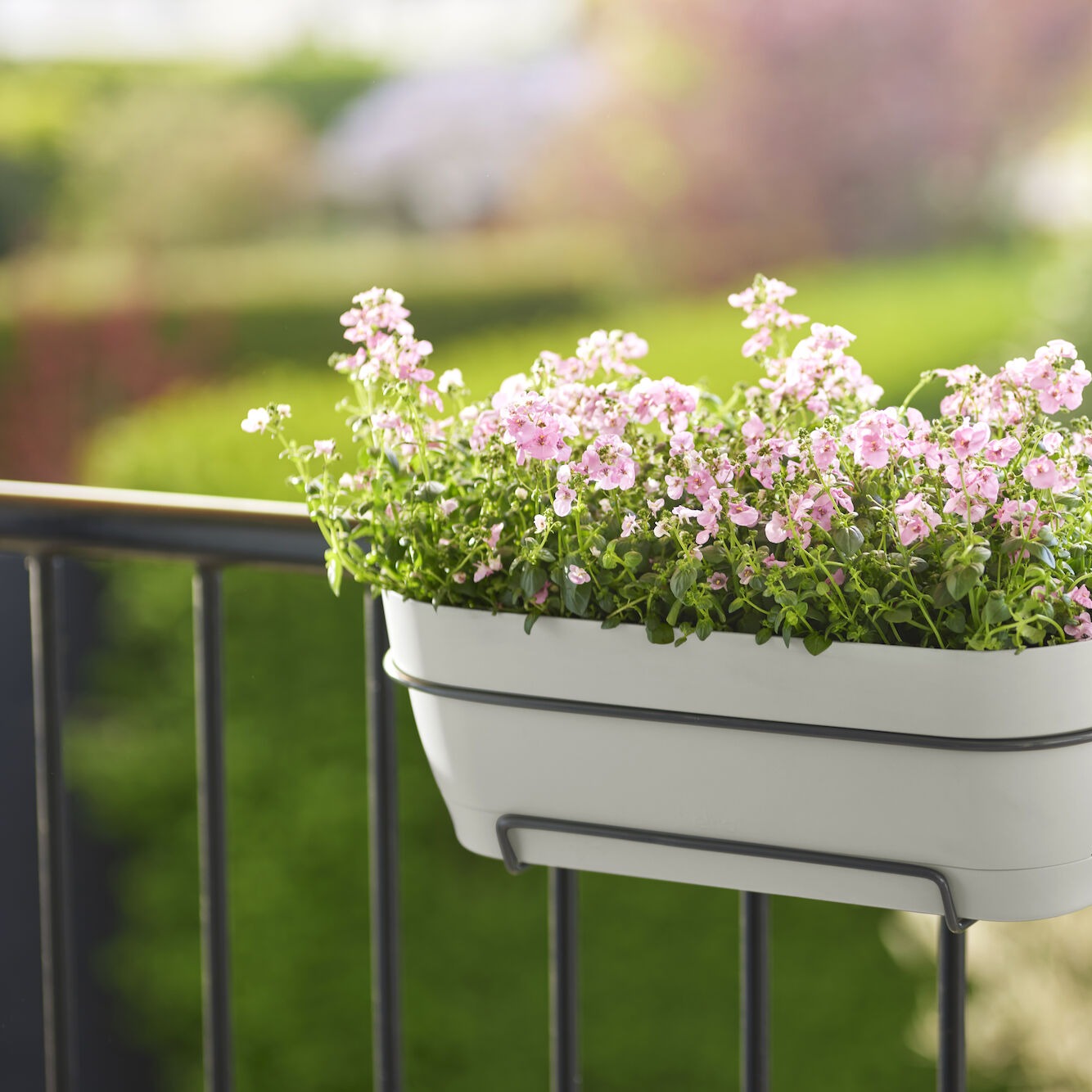 Bakker Vibia Campana jardinière blanc mat 50cm plastique balcon