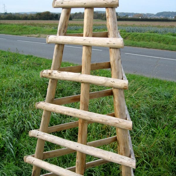 Ets Leneindre Décorations Pyramide écorcée tuteur 1,50 m châtaignier